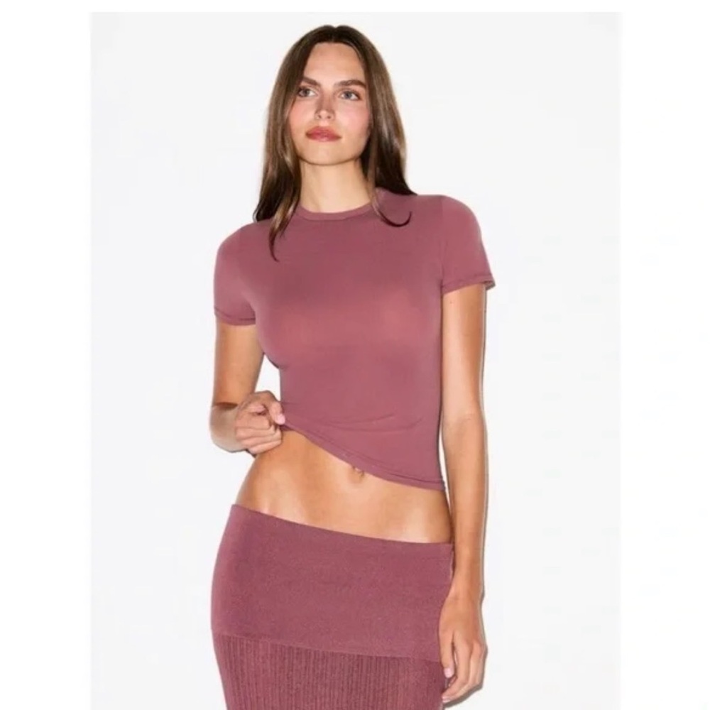 NWT SKIMS FITS EVERYBODY T-SHIRT SOLD OUT COLOR